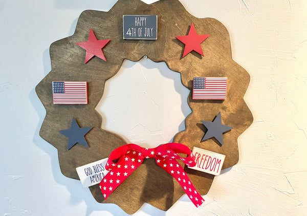 Seasonal interchangeable wreath