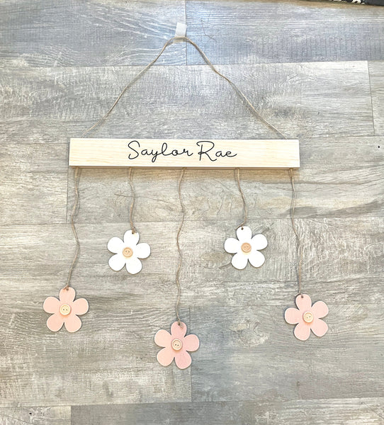 Personalized daisy wall hanging, Wooden nursery flowers