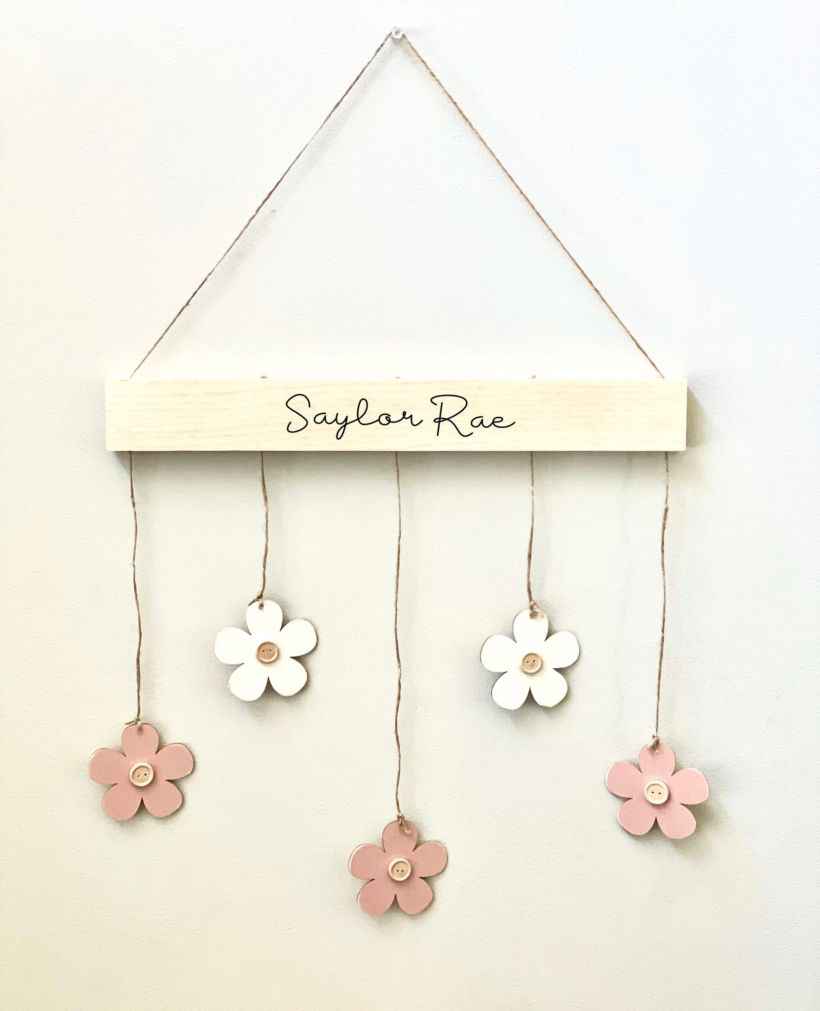 Personalized daisy wall hanging, Wooden nursery flowers